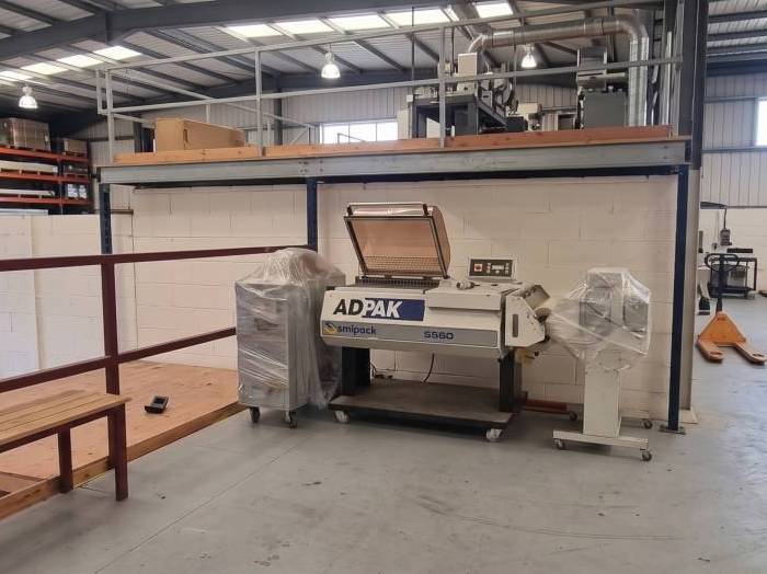 Adpak S560 Shrink Wrapping Machine Pic 1