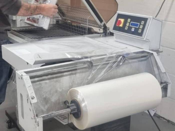 Adpak S560 Shrink Wrapping Machine Pic 2