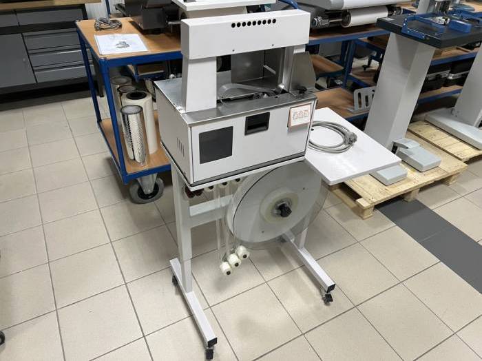COM J 240/30 Banding Machine on a Base Pic 3
