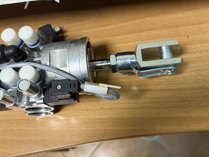 Cylinder Pressure Cylinder M4.335.007 N 01 Original Ne Pic 2