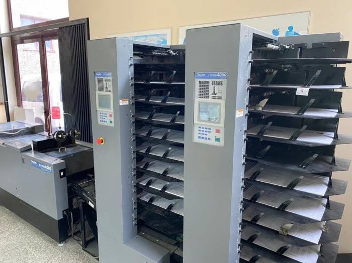 Duplo System 4000 booklet maker Pic 1