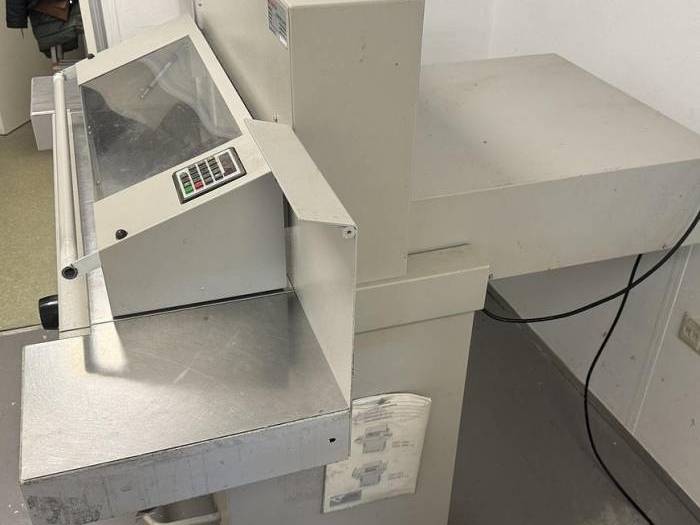 Eba 550 Paper Guillotine Pic 2