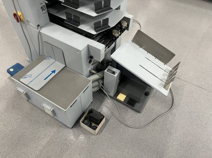 Horizon VAC-100a   PJ-77R Collator with jogger Pic 6