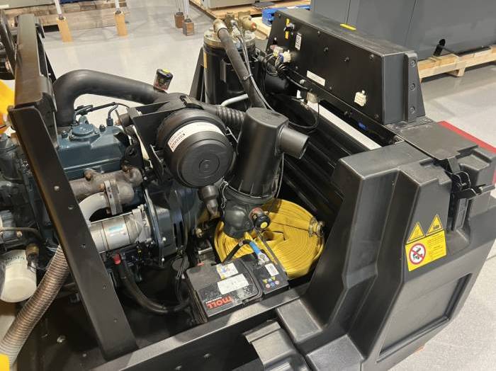 Kaeser M30 PE screw compressor on a trailer Pic 13