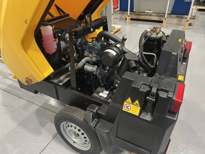 Kaeser M30 PE screw compressor on a trailer Pic 12