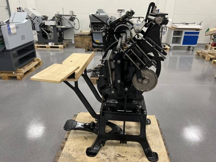Letterpress printing press, foot operated Pic 4