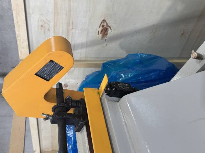 Manual Die Cutting and Creasing ML 1100 - EU Stock Pic 4