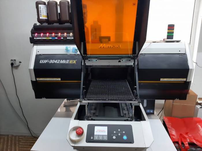 Mimaki UJF-3042 MkII Series UV LED printer Pic 6