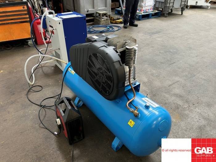 Nuair B 3800 B-150 FM3 UK air compressor with dryer Pic 3