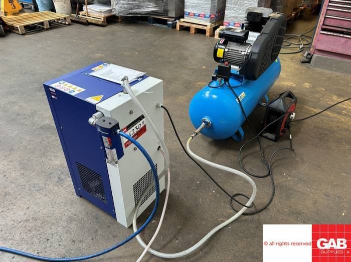 Nuair B 3800 B-150 FM3 UK air compressor with dryer Pic 4