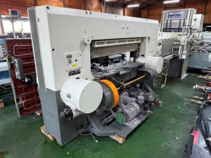 Nagai NCW-137HFD8 Paper Cutting Machine 137 cm Pic 3