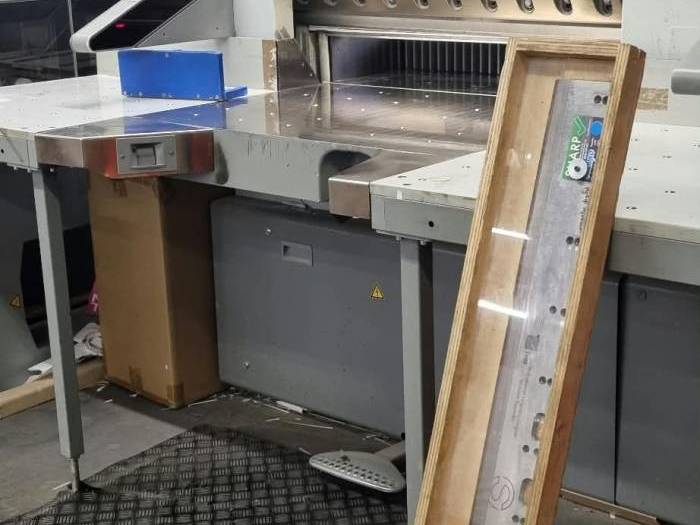 Polar 92 X PLUS Paper Guillotine Pic 1
