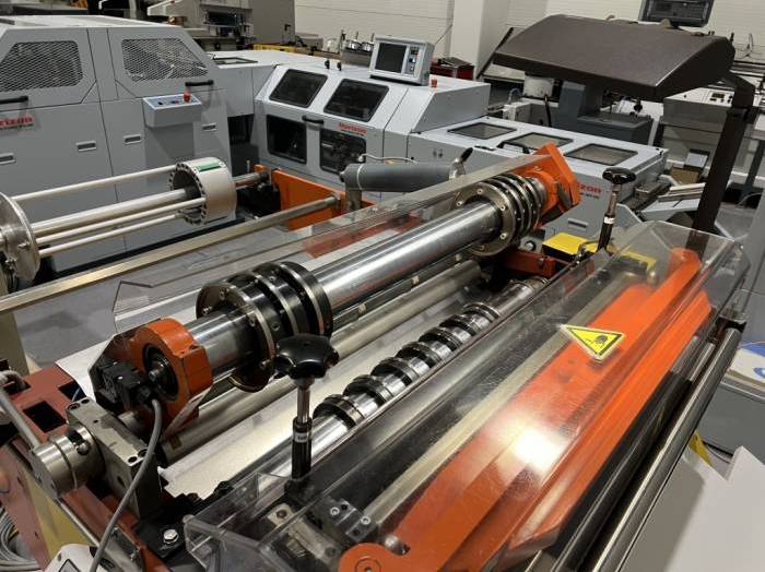 Robust 800 Roll-to-Sheet Slitter Pic 5