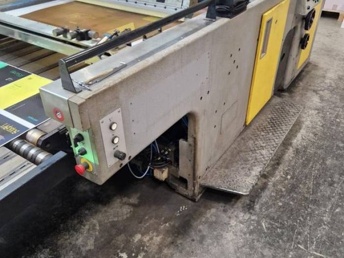SPS SpotUV CP 2   UV Pic 2