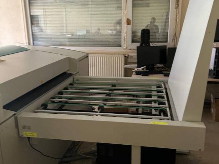 Screen PT-R 8600 E Pic 4