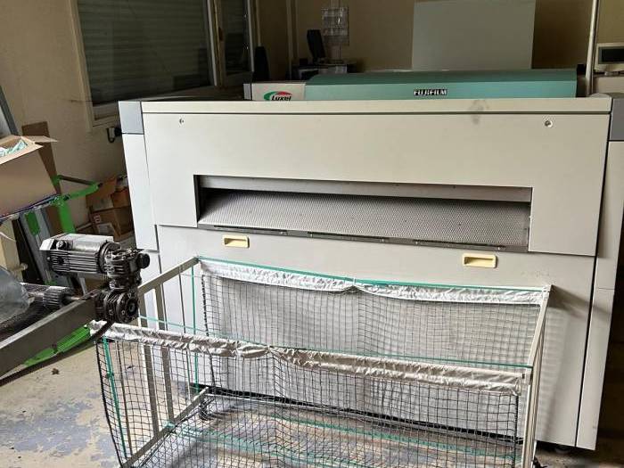 Screen PT-R 8600 E Pic 2